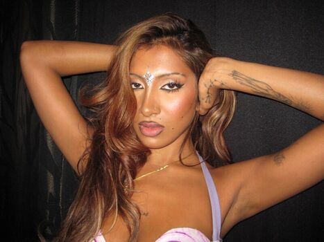 Astridlove page leaked private content