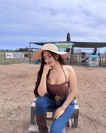 Mikaadenise/ leaked private content