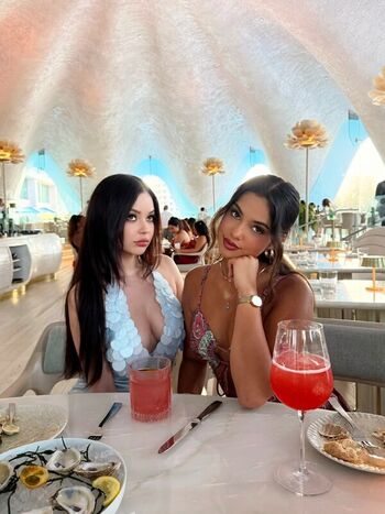 Theyluvnilla leaked private content