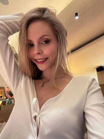 Avril lavigne the fappening leaked private content