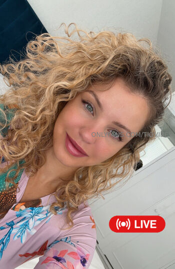 Emely hernandez/ leaked private content