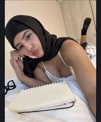 Adelaide kane/ leaked private content