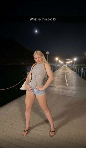Babycaroline leaked private content